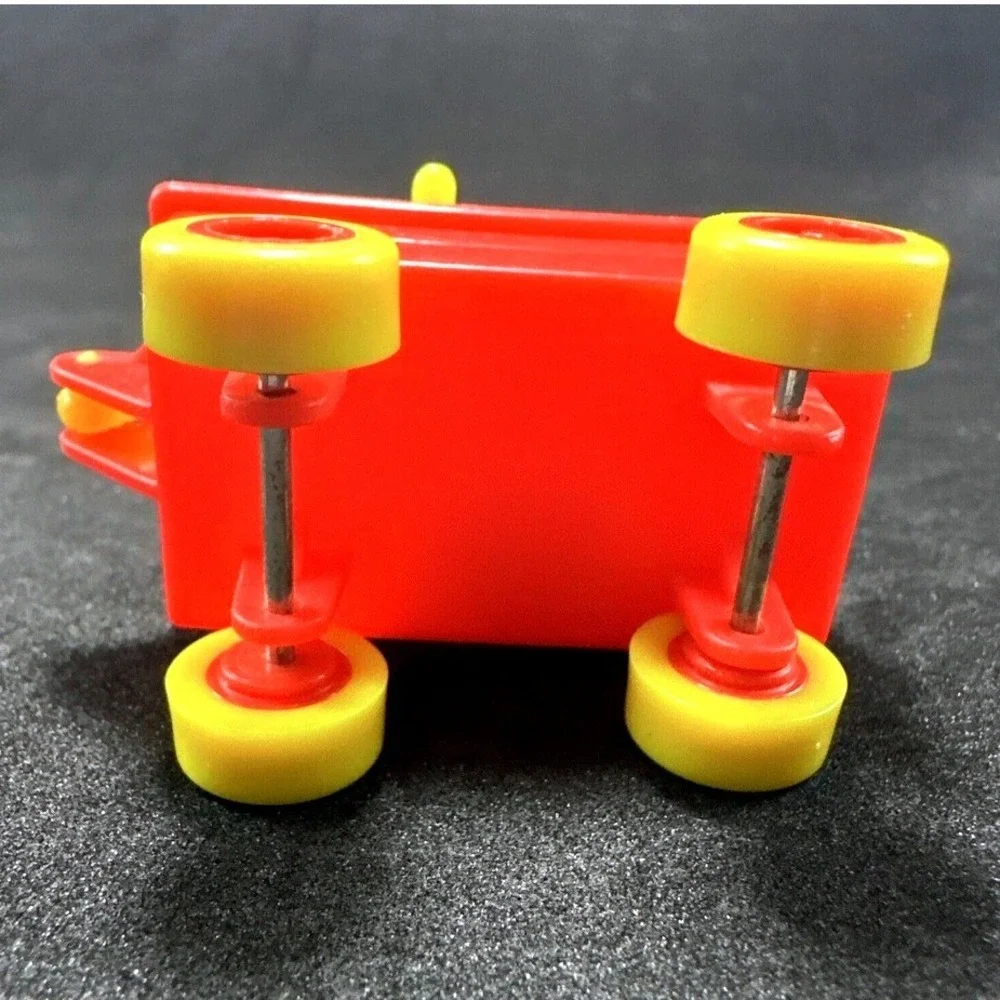 1986 Berenstain Bears Figure‎ with Red Wagon Collectible Toy